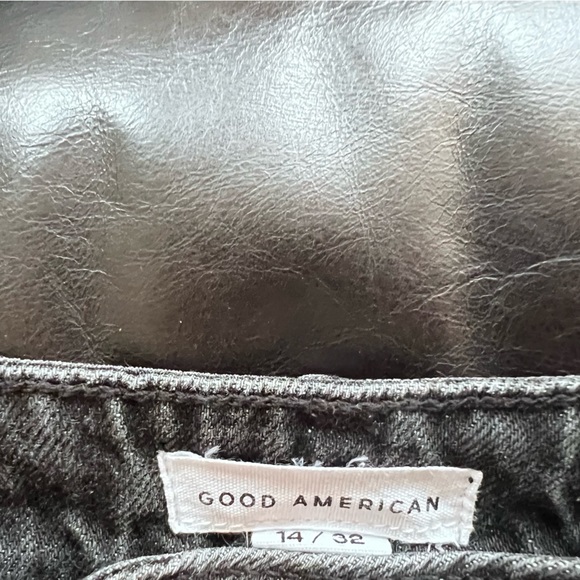 Good American 90’s black jean shorts - Picture 4 of 5